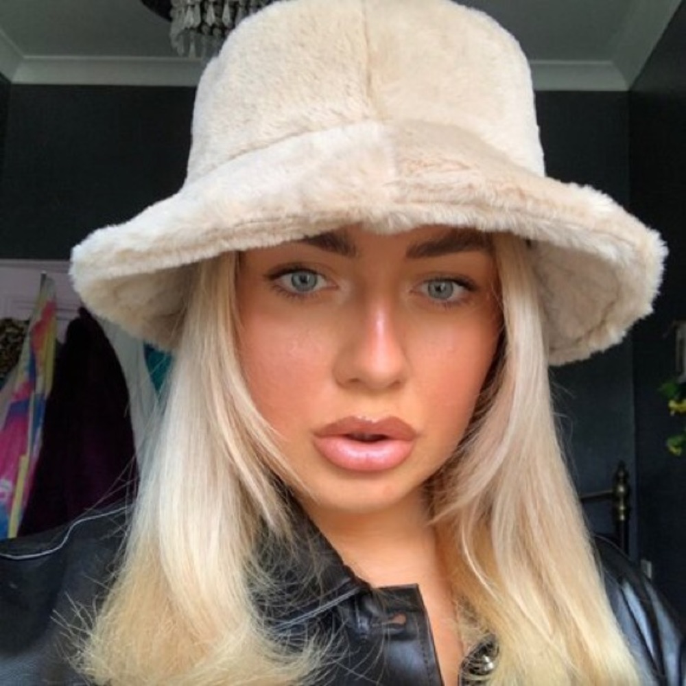 Beige Fuzzy Bucket Hat (1 Size Fits All) **NEW**